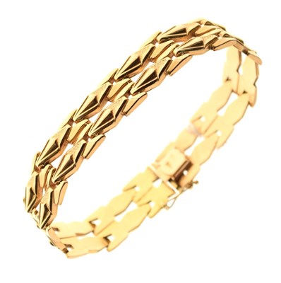Lot 53 - Fancy-link bracelet, stamped '750'