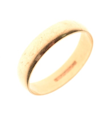 Lot 17 - 9ct gold wedding band