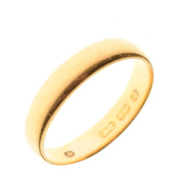 Lot 24 - 22ct gold wedding band