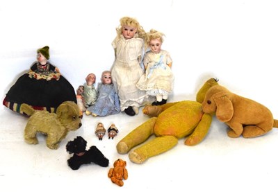Lot 245 - Quantity of vintage toys