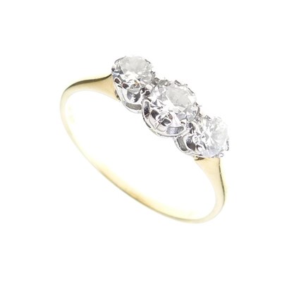 Lot 2 - Three stone diamond ring