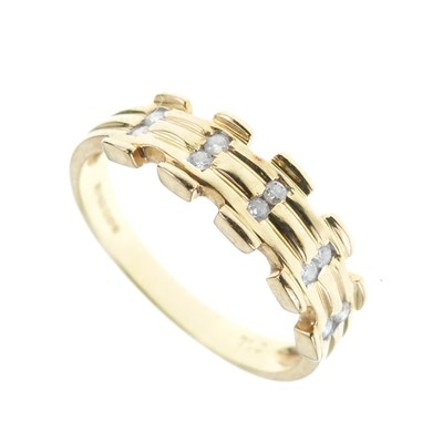 Lot 10 - Diamond set 18ct gold dress ring