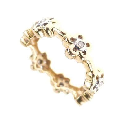 Lot 5 - Diamond set 18ct gold dress ring