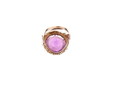 Lot 21 - '18k' yellow metal ring with colour change corundum