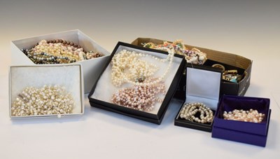 Lot 92 - Assorted costume jewellery and pearl necklaces