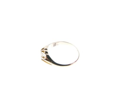 Lot 4 - Single stone diamond ring