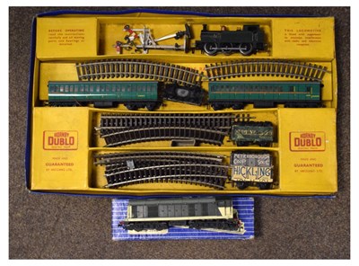 Lot 365 - Hornby Dublo boxed set + boxed loco