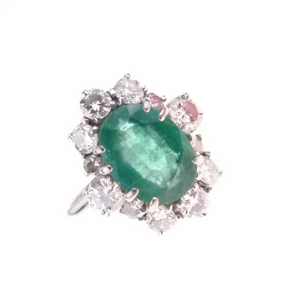 Lot 19 - Emerald and diamond cluster ring