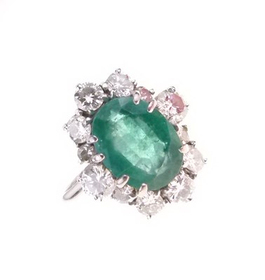 Lot 19 - Emerald and diamond cluster ring