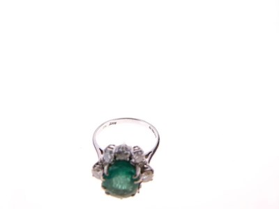 Lot 19 - Emerald and diamond cluster ring