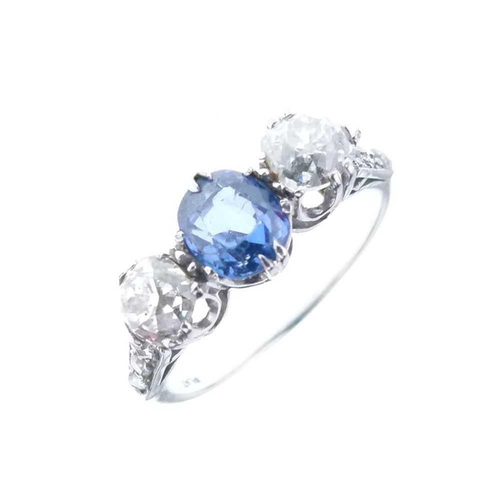 Lot 17 - Sapphire and diamond three-stone ring
