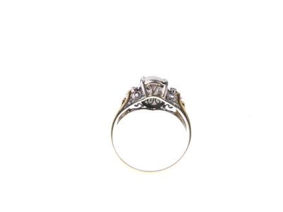 Lot 25 - Opal and diamond ring
