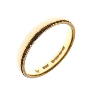Lot 13 - 22ct gold wedding band