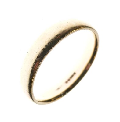 Lot 20 - 9ct gold wedding band
