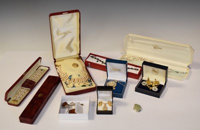 Lot 98 - Quantity of costume jewellery