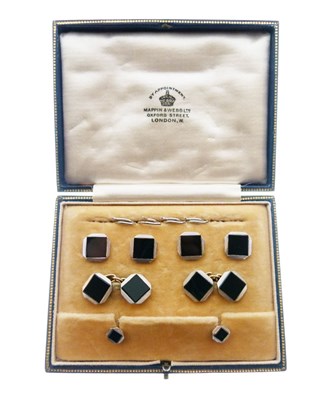 Lot 61 - Gentleman's black onyx dress set