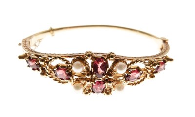 Lot 32 - 9ct gold garnet and cultured pearl hinged bangle