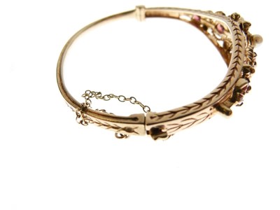Lot 32 - 9ct gold garnet and cultured pearl hinged bangle