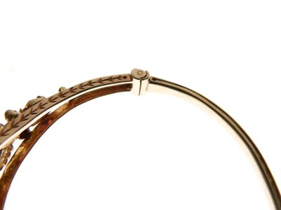 Lot 32 - 9ct gold garnet and cultured pearl hinged bangle