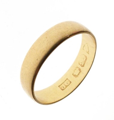 Lot 17 - 22ct gold wedding band