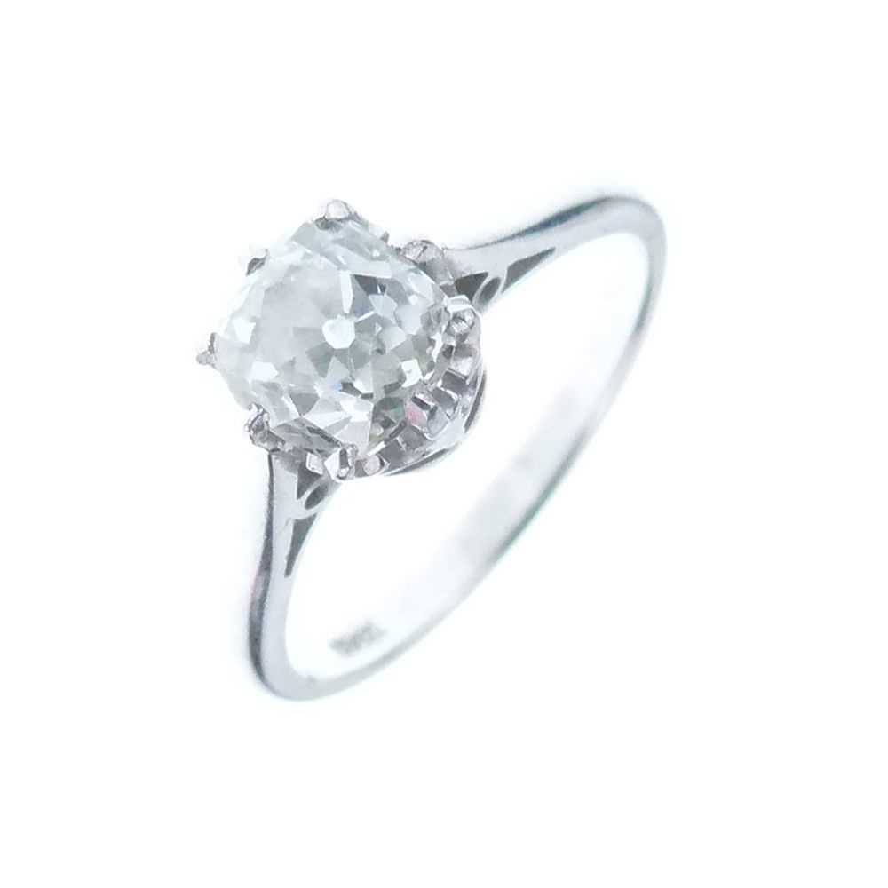 Lot 1 - Diamond single stone ring