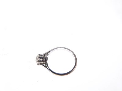 Lot 1 - Diamond single stone ring