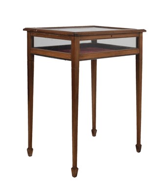 Lot 613 - Early 20th Century oak vitrine table