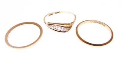Lot 39 - Three assorted gold rings