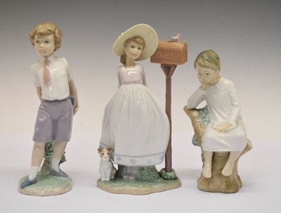 Lot 439 - Three Lladro figures