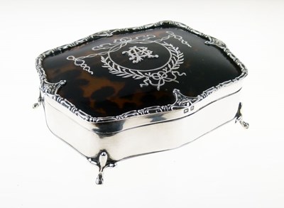 Lot 124 - George V silver and tortoiseshell box
