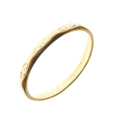 Lot 14 - 22ct gold wedding band