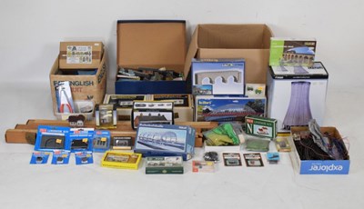 Lot 493 - Quantity of Graham Farish and other ‘N’ gauge railway trainset trackside accessories