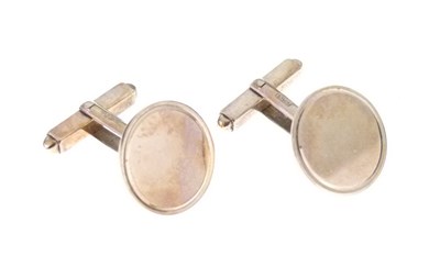 Lot 59 - Pair of 9ct gold circular cufflinks