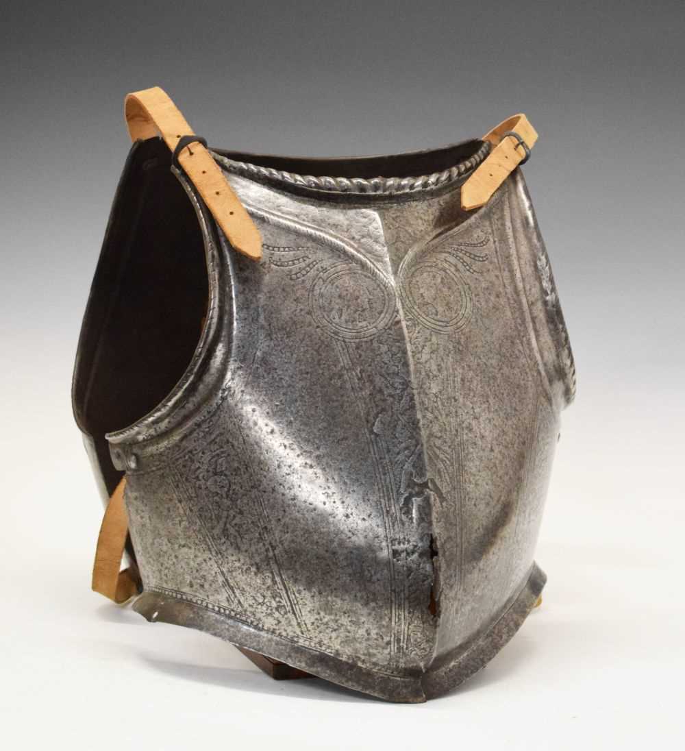 Lot 480 - Late 16th Century front and back plate