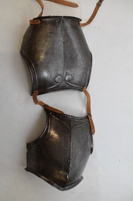 Lot 480 - Late 16th Century front and back plate