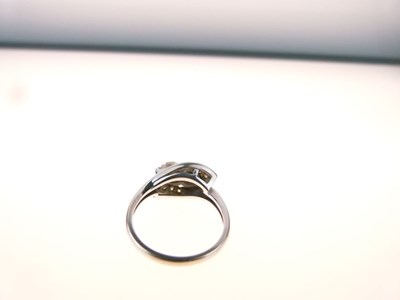 Lot 7 - Two-stone diamond ring