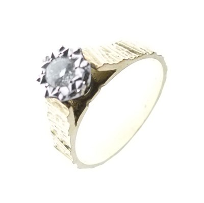 Lot 4 - 18ct gold illusion set single stone diamond ring