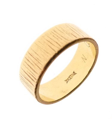 Lot 16 - 22ct gold wedding band