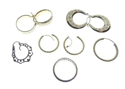 Lot 53 - 9ct gold eternity ring, and hoop earrings