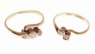 Lot 24 - 18ct gold illusion set diamond three-stone ring