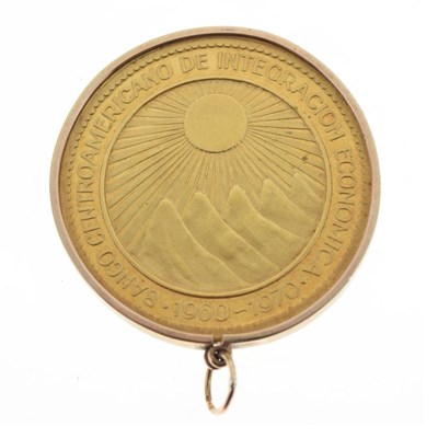 Lot 137 - Coins - Central American gold 50 Pesos coin, 1970