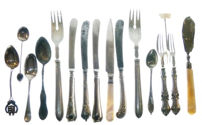Lot 152 - Quantity of silver and white metal flat wares