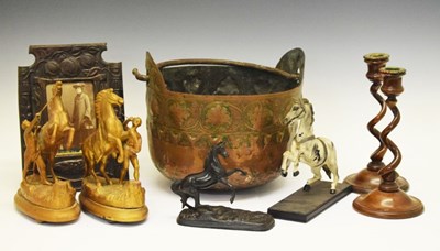 Lot 627 - Assorted metalwork and collectables