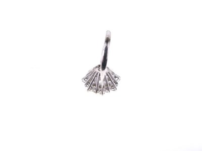Lot 15 - Diamond cluster ring