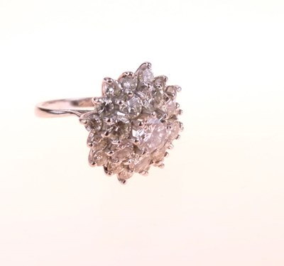 Lot 15 - Diamond cluster ring