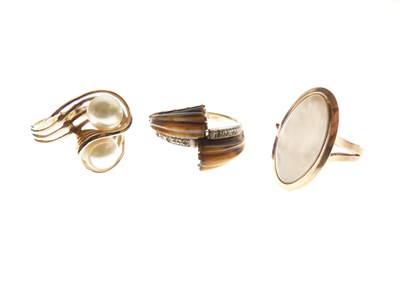 Lot 37 - Three various gold dress rings