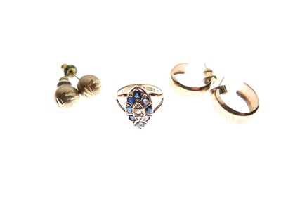 Lot 135 - Late Victorian 9ct gold, sapphire and diamond navette ring