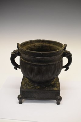 Lot 484 - A good Chinese bronze ritual food vessel on stand (Gui)
