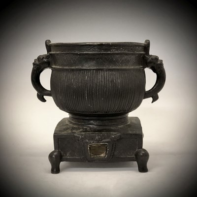 Lot 484 - A good Chinese bronze ritual food vessel on stand (Gui)