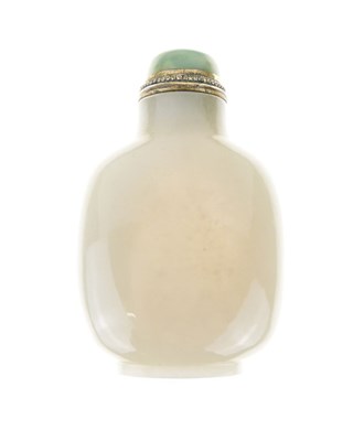 Lot 305 - Chinese celadon jade snuff bottle